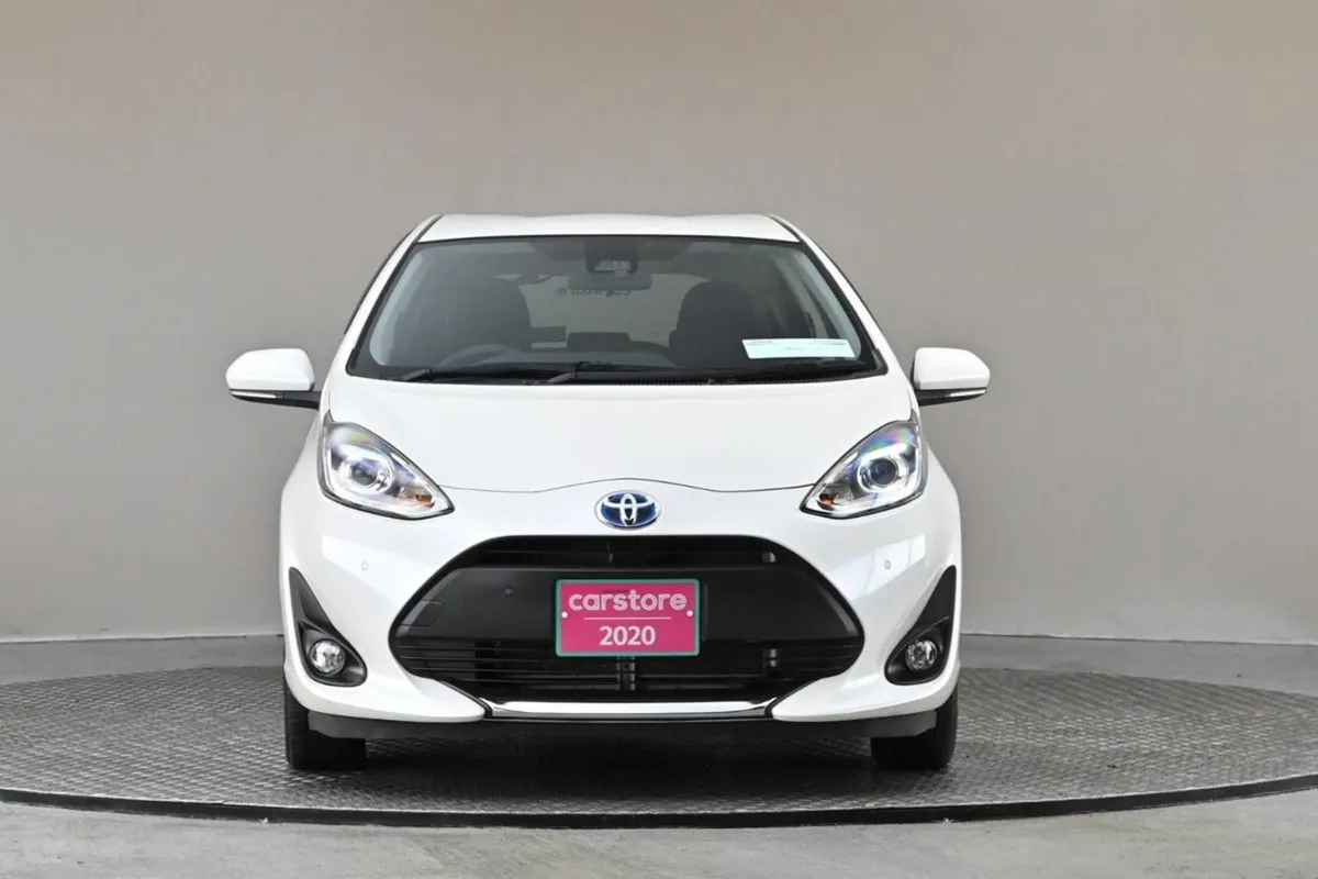 Toyota Aqua 1.5 Vvt-i Hybrid  reverse Cam park Se - Image 2
