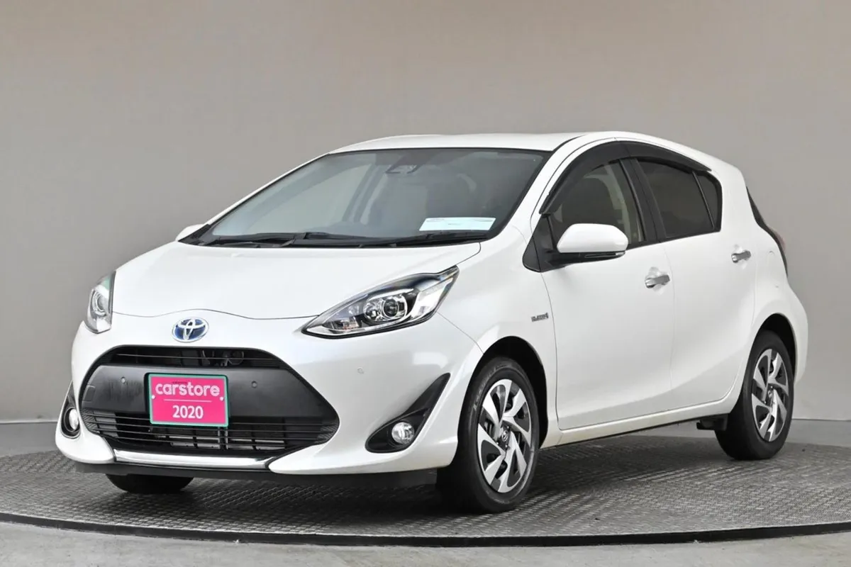 Toyota Aqua 1.5 Vvt-i Hybrid  reverse Cam park Se - Image 3