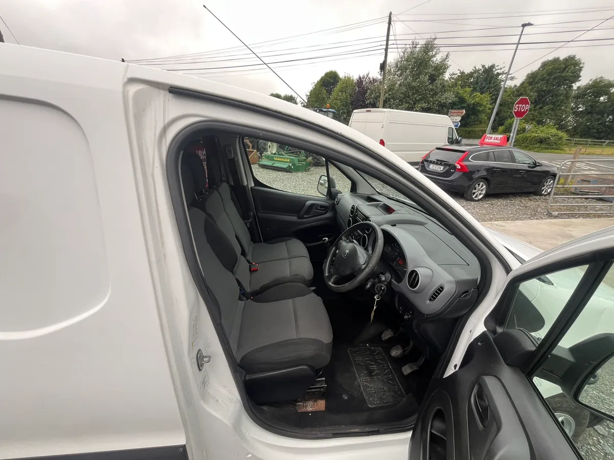 2017 peugeot partner 3 seater - Image 4
