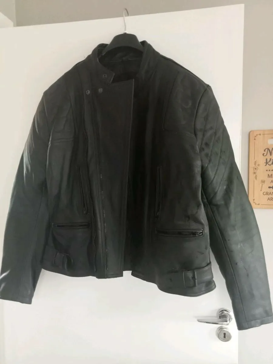 Helmet and jacket - Image 4