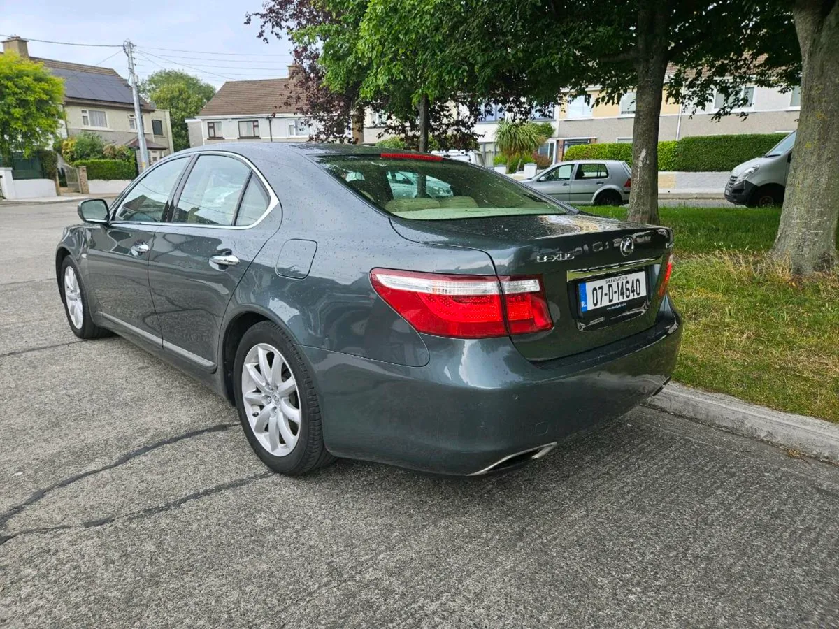 2007 LEXUS LS460 - Image 2