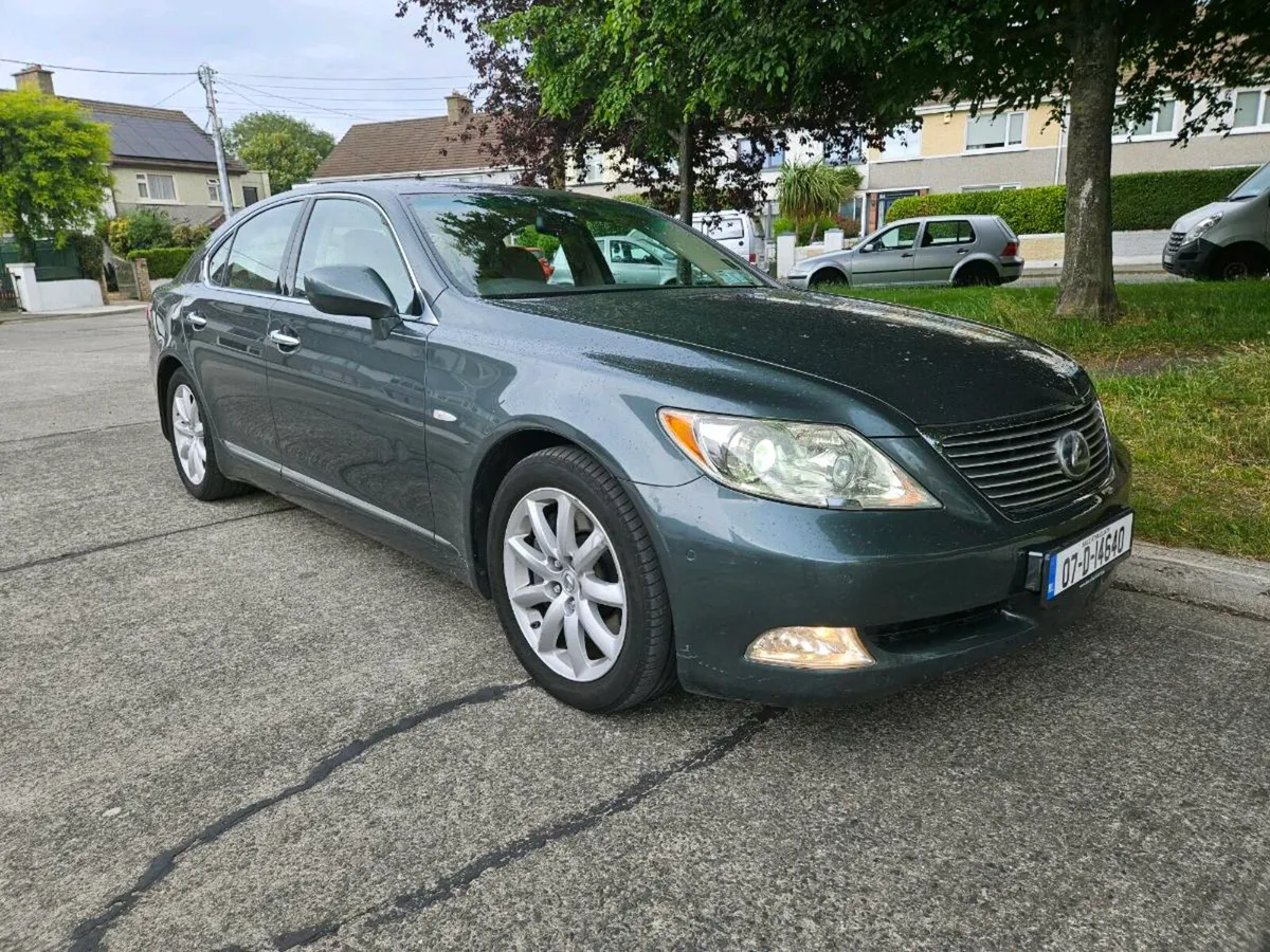 2007 LEXUS LS460 - Image 4