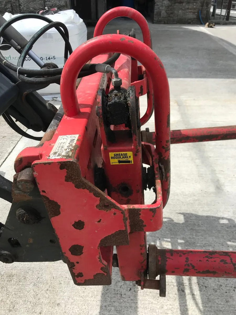 Nugent Bale Stacker - Image 1