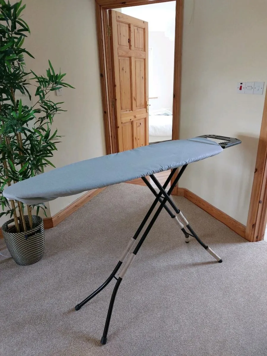 Russel Hobbs Ironing board - Image 1