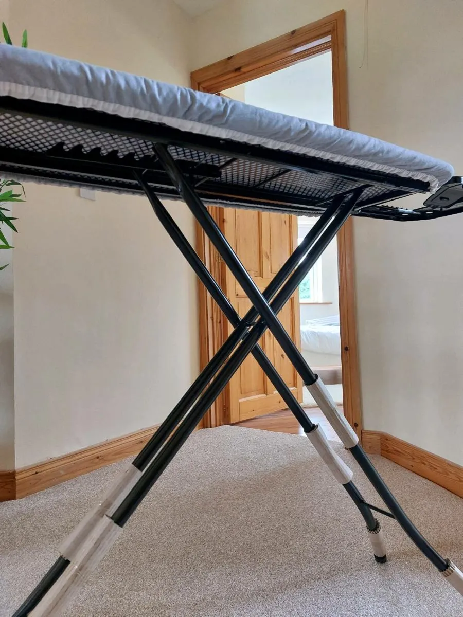 Russel Hobbs Ironing board - Image 3