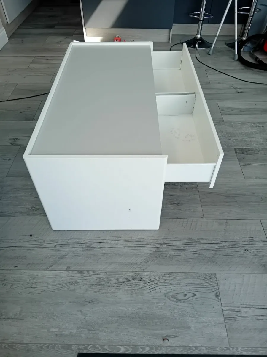 Desk with a drawer - Image 1