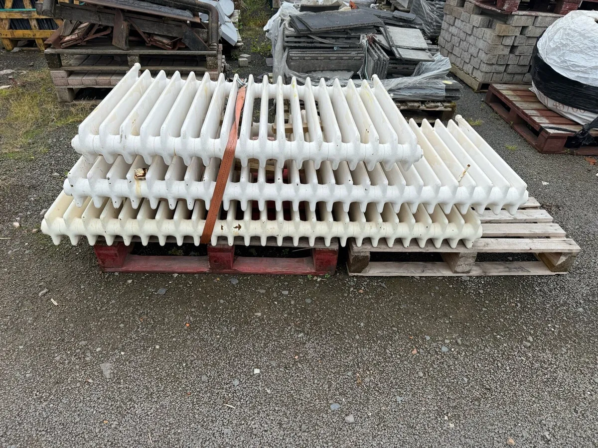 5 reclaimed cast iron radiators - Image 1