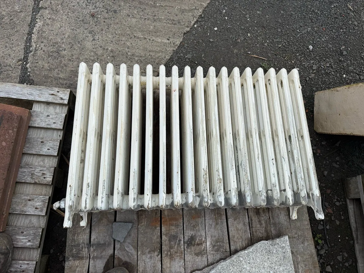 5 reclaimed cast iron radiators - Image 4