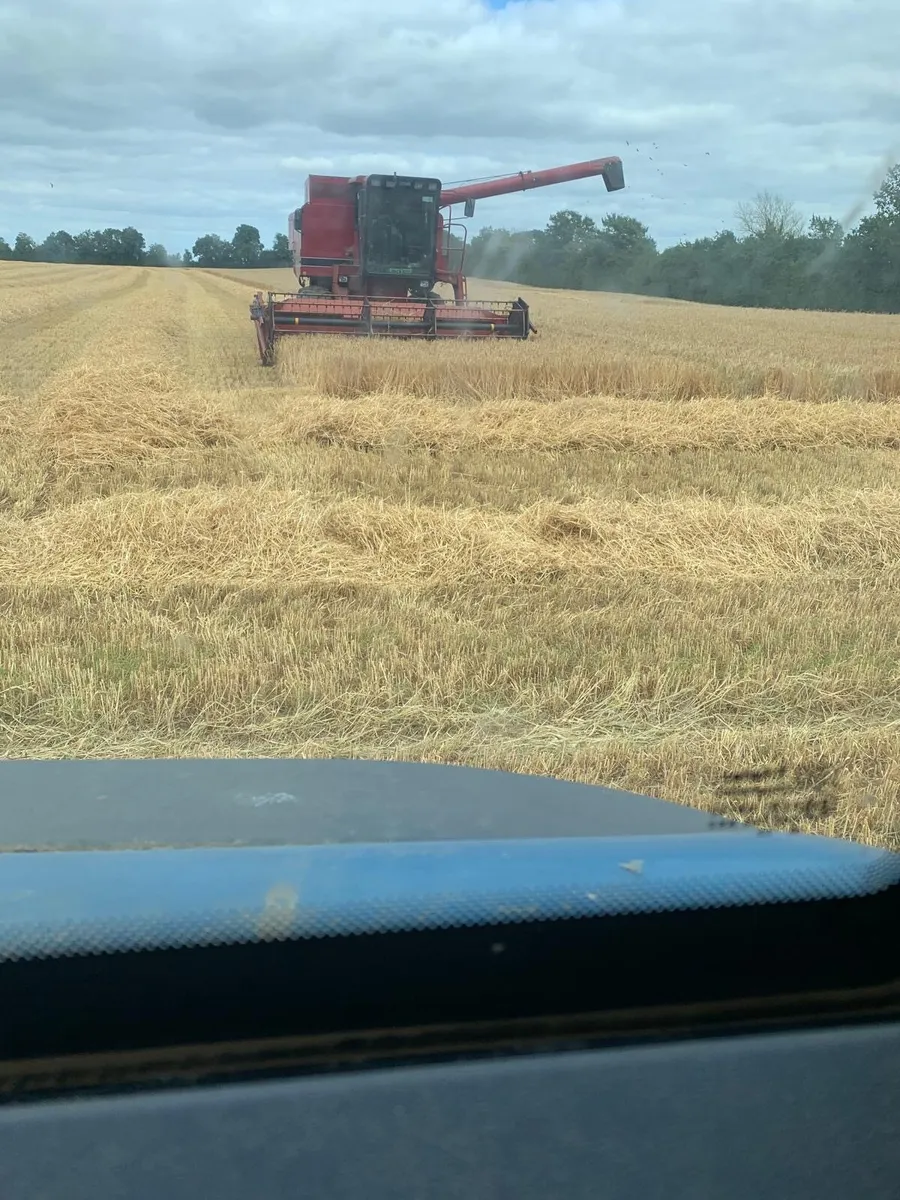 Case International 1660 Axial Flow Combine 1989 - Image 2