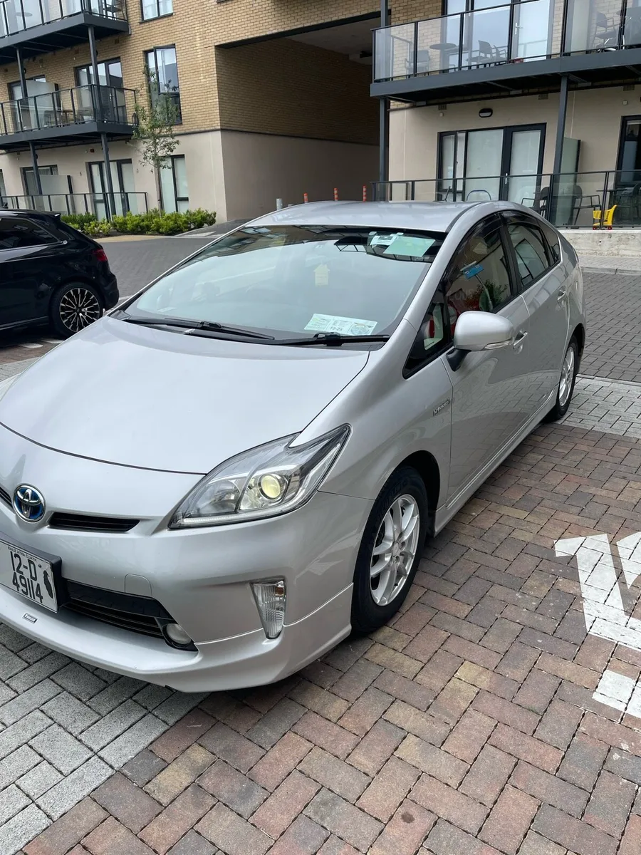 SUPER CLEAN 2012 TOYOTA PRIUS - Image 2