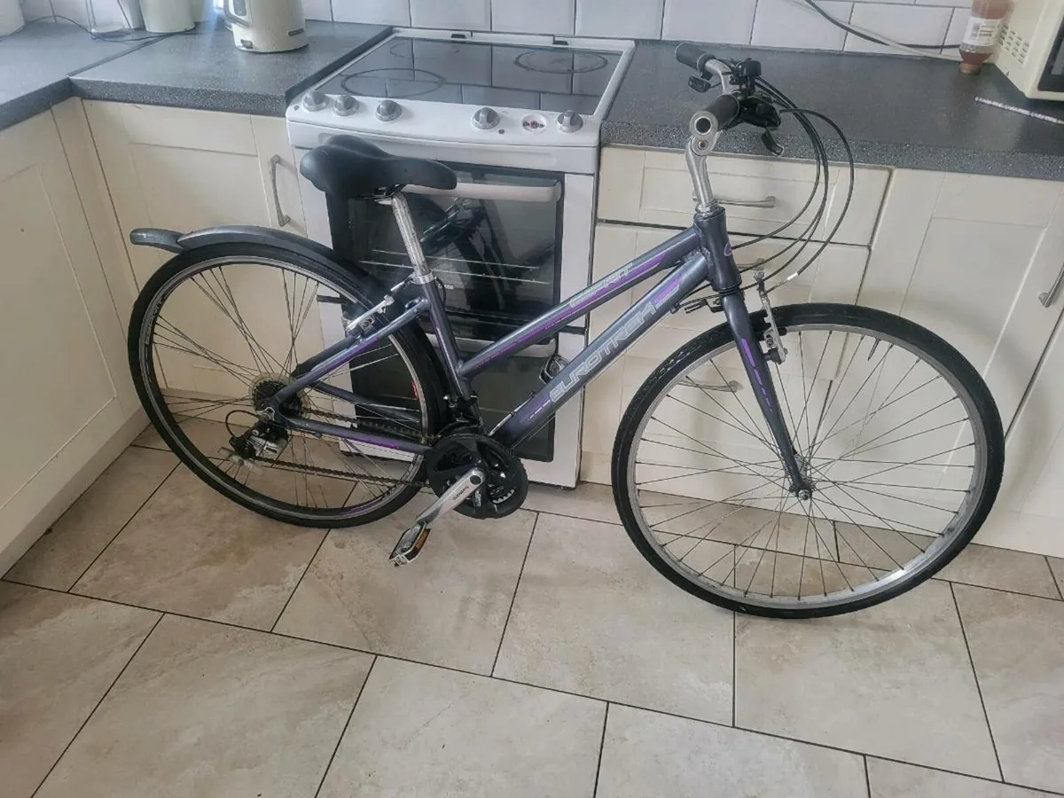 Ladies hybrid bike - Image 1