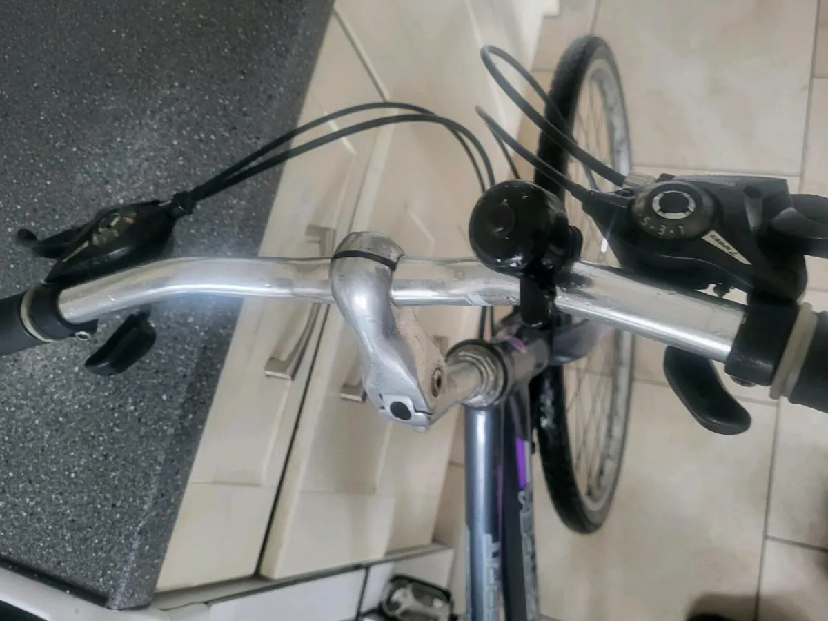 Ladies hybrid bike - Image 2