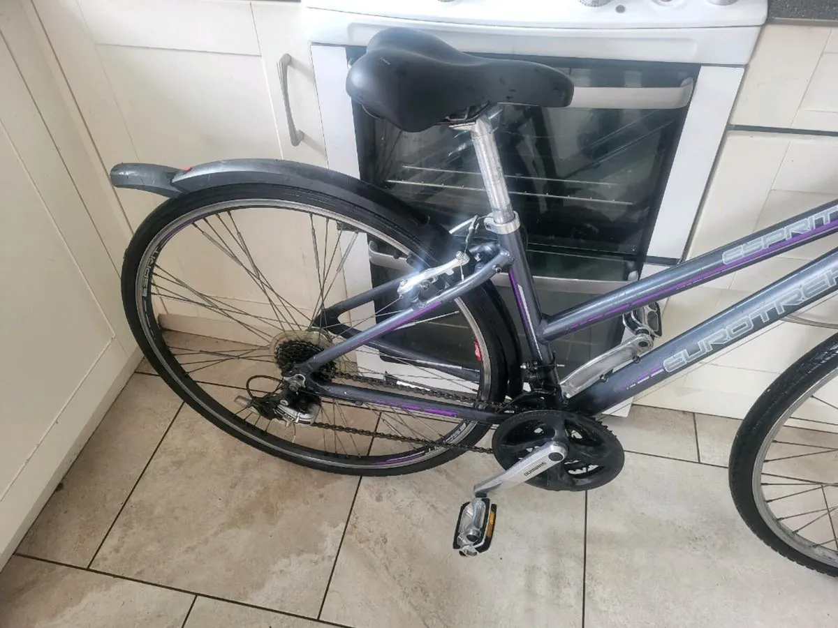 Ladies hybrid bike - Image 3