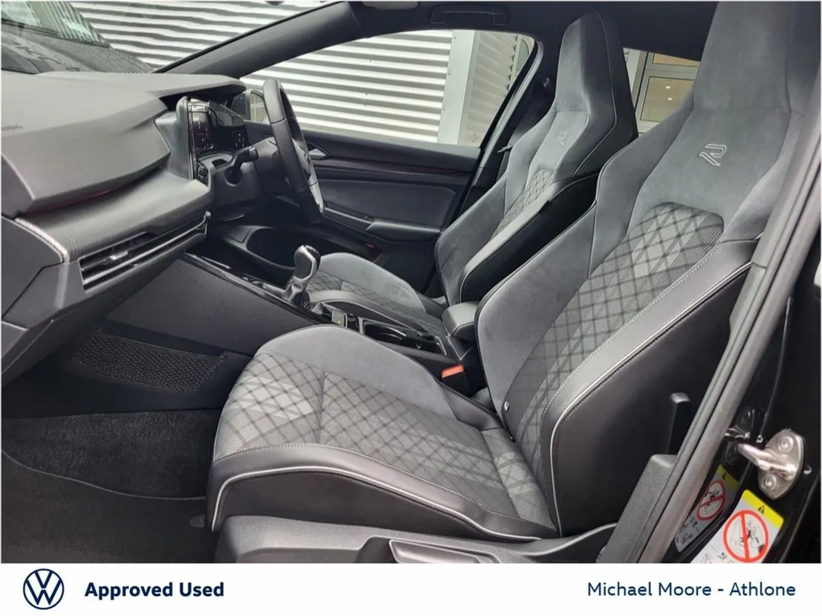 Volkswagen Golf R-line 1.5 TSI 130BHP 5DR - Image 4