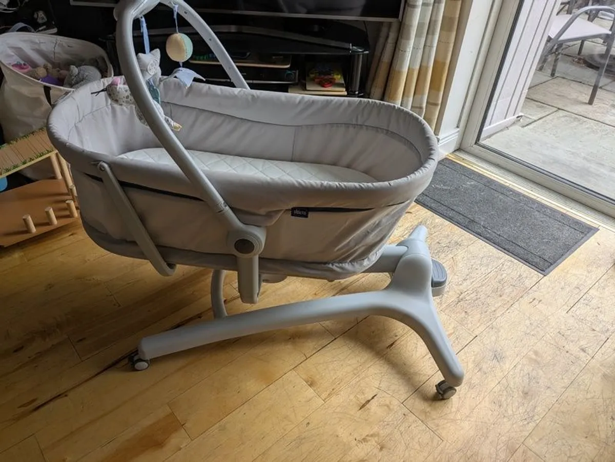 Chicco 4 in 1 hug and Baby bouncer - Image 1