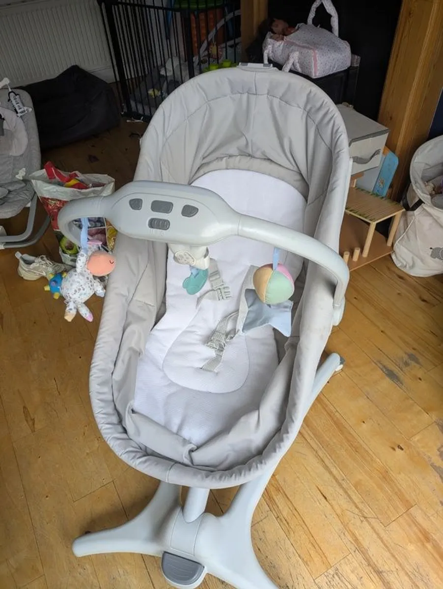 Chicco 4 in 1 hug and Baby bouncer - Image 2
