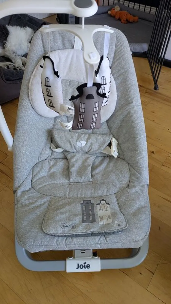 Chicco 4 in 1 hug and Baby bouncer - Image 4