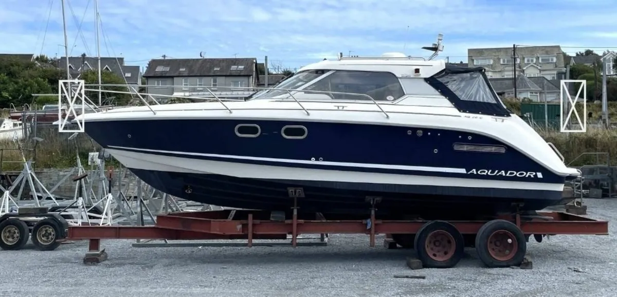 Aquador 27 HT power Boat - Image 1