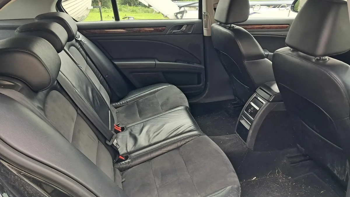 Skoda Superb 2011 - Image 2