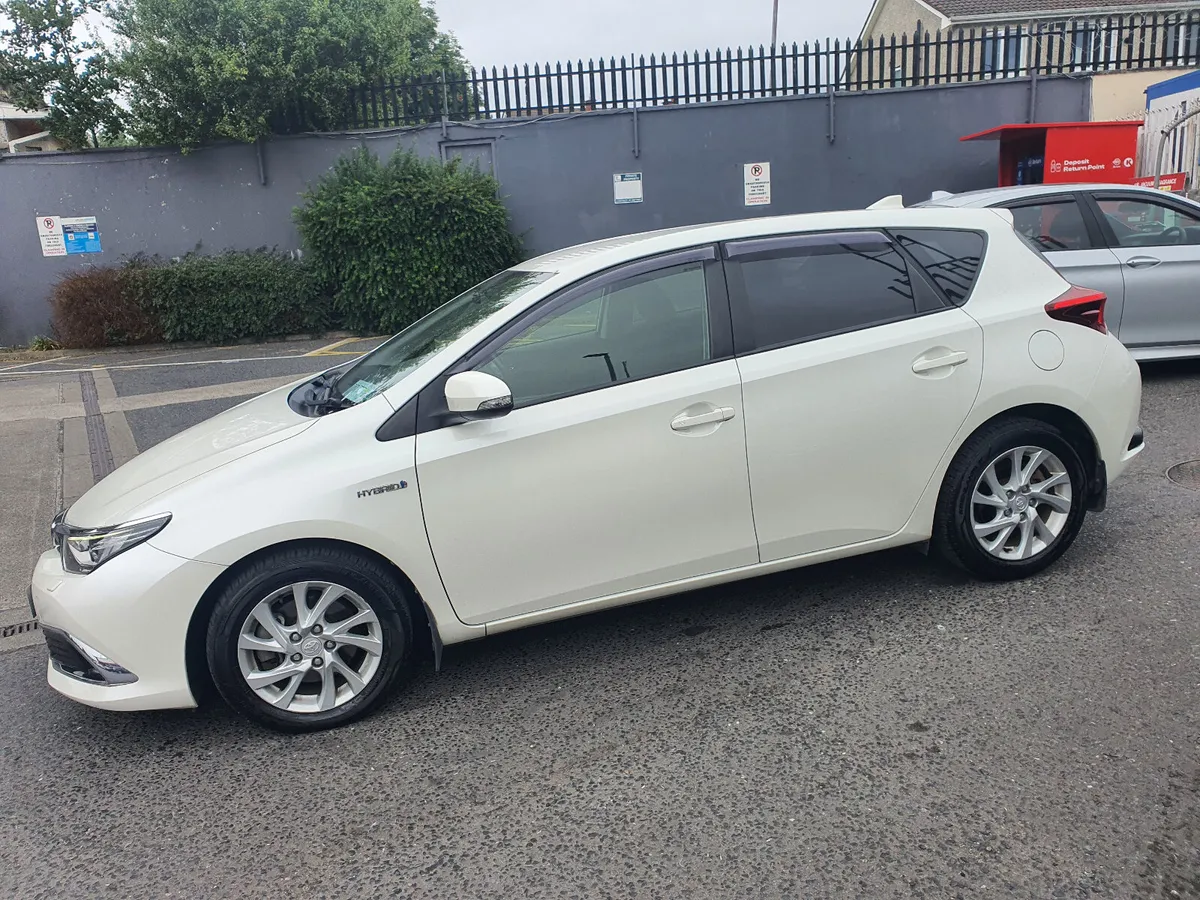 Toyota Auris 2016 very low mileage - Image 4