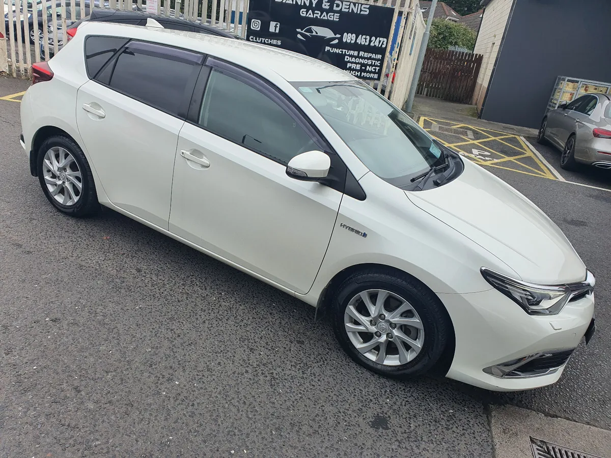 Toyota Auris 2016 very low mileage - Image 1