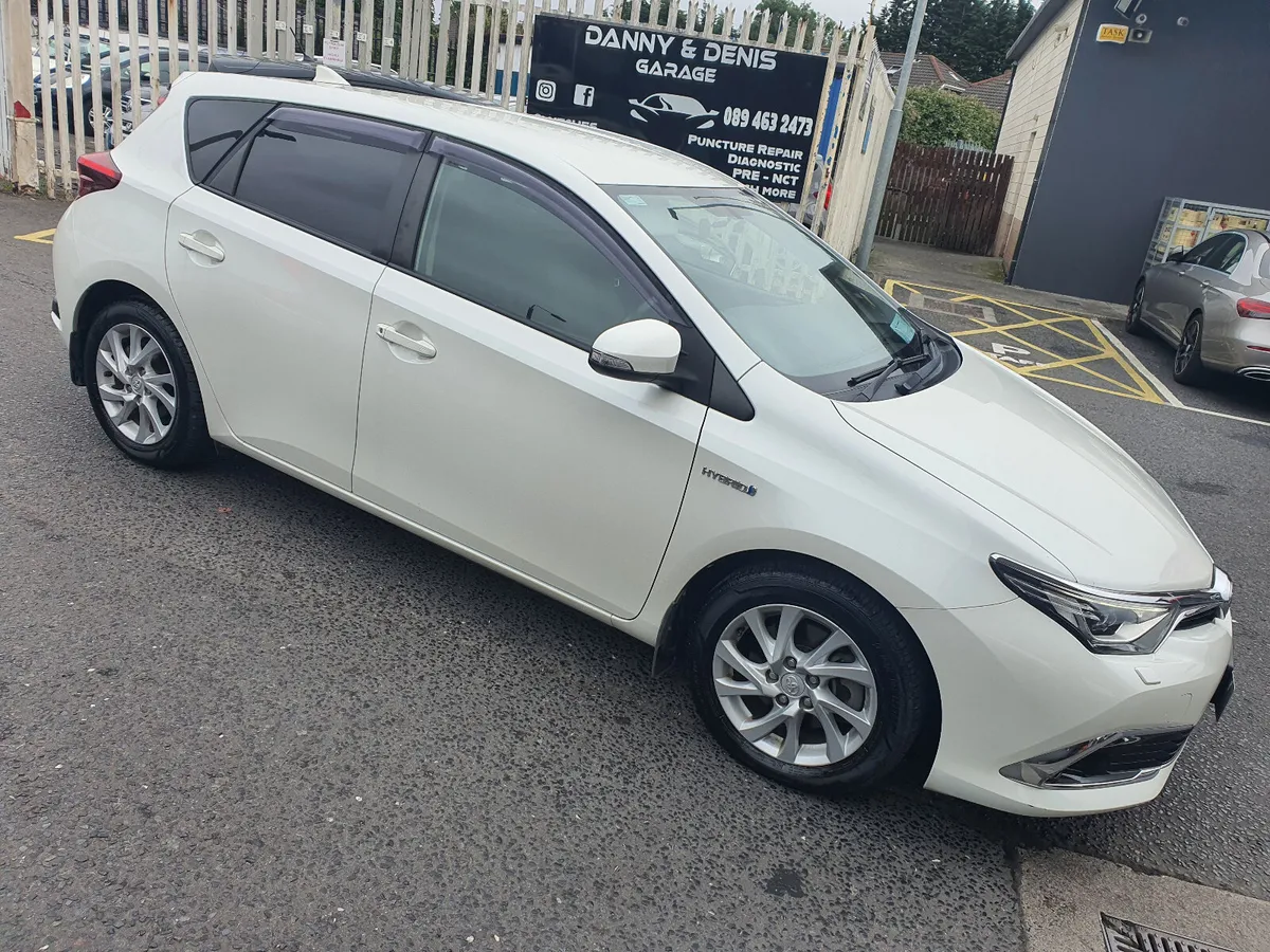 Toyota Auris 2016 very low mileage - Image 2