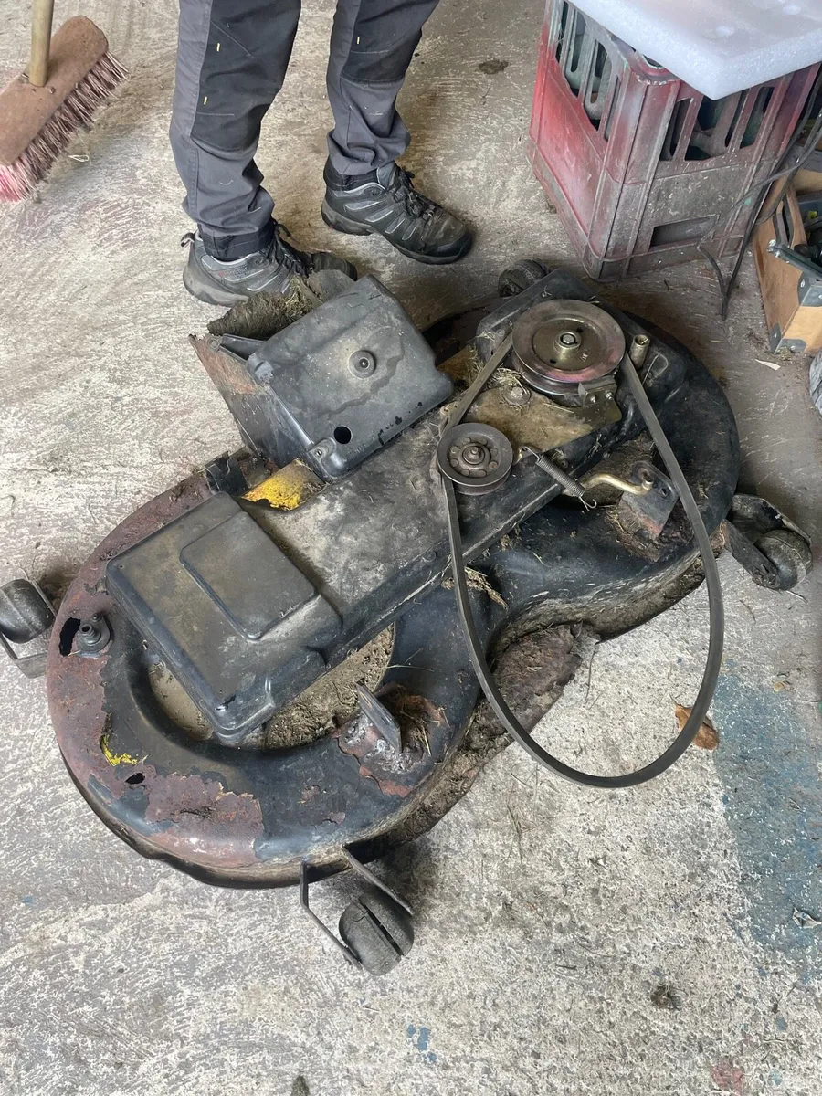 Ride on lawnmower - Image 2