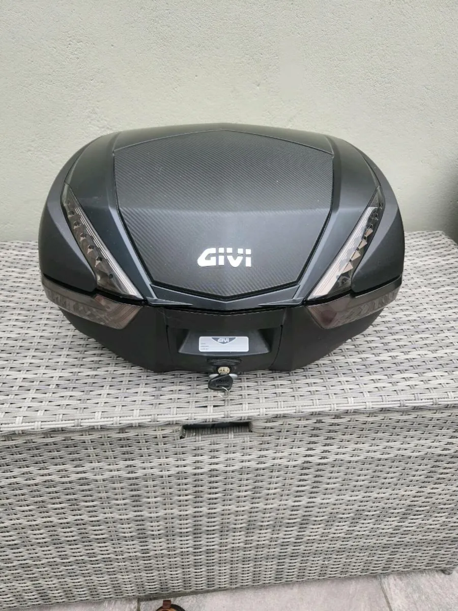 Givi monokey v47 top box - Image 1