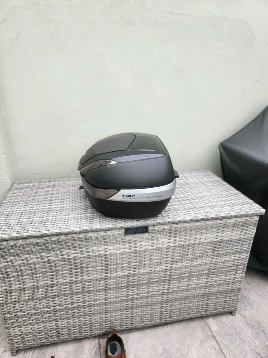 Givi monokey v47 top box - Image 4