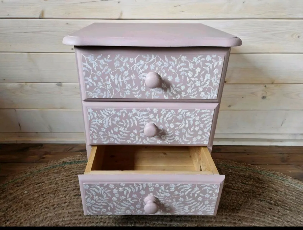Hand-painted blush floral locker - Image 4