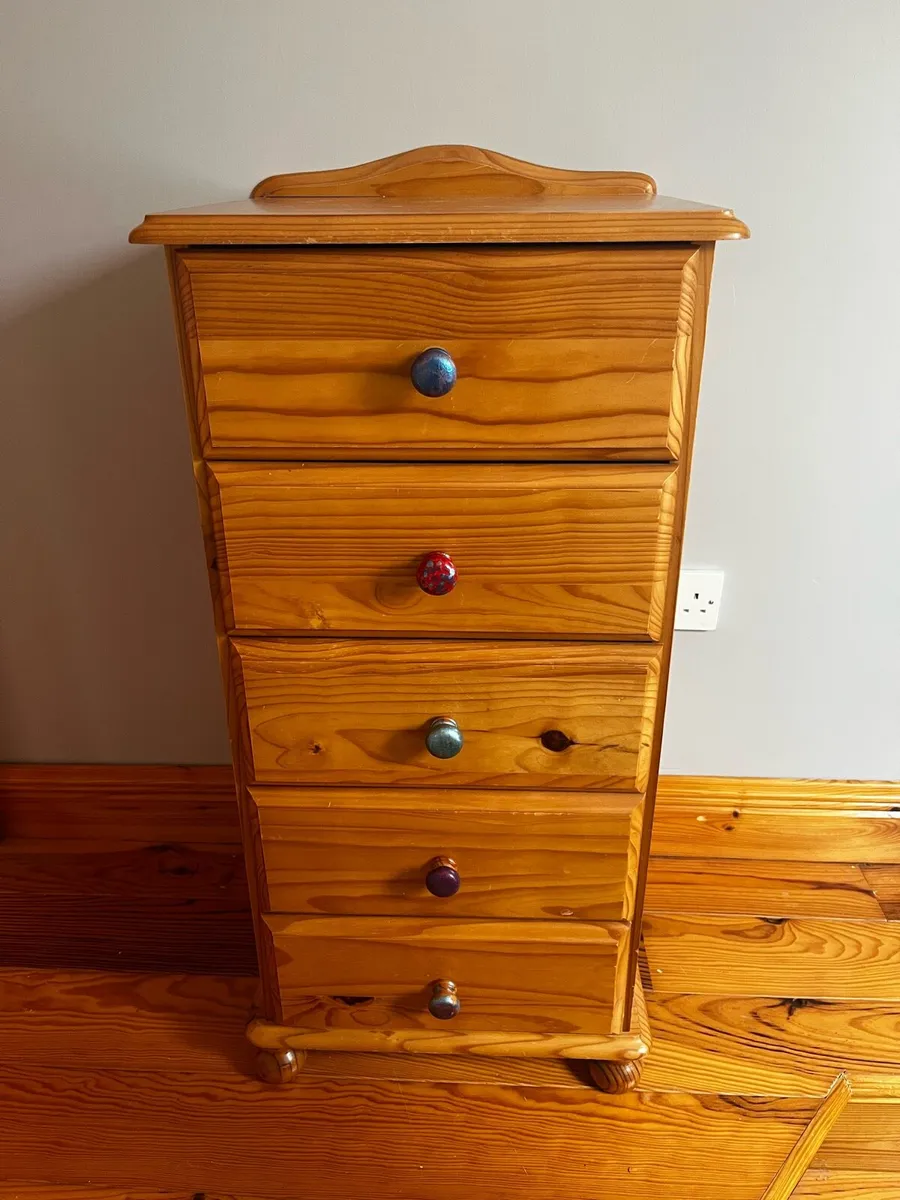 Pine chest of drawers - Image 1