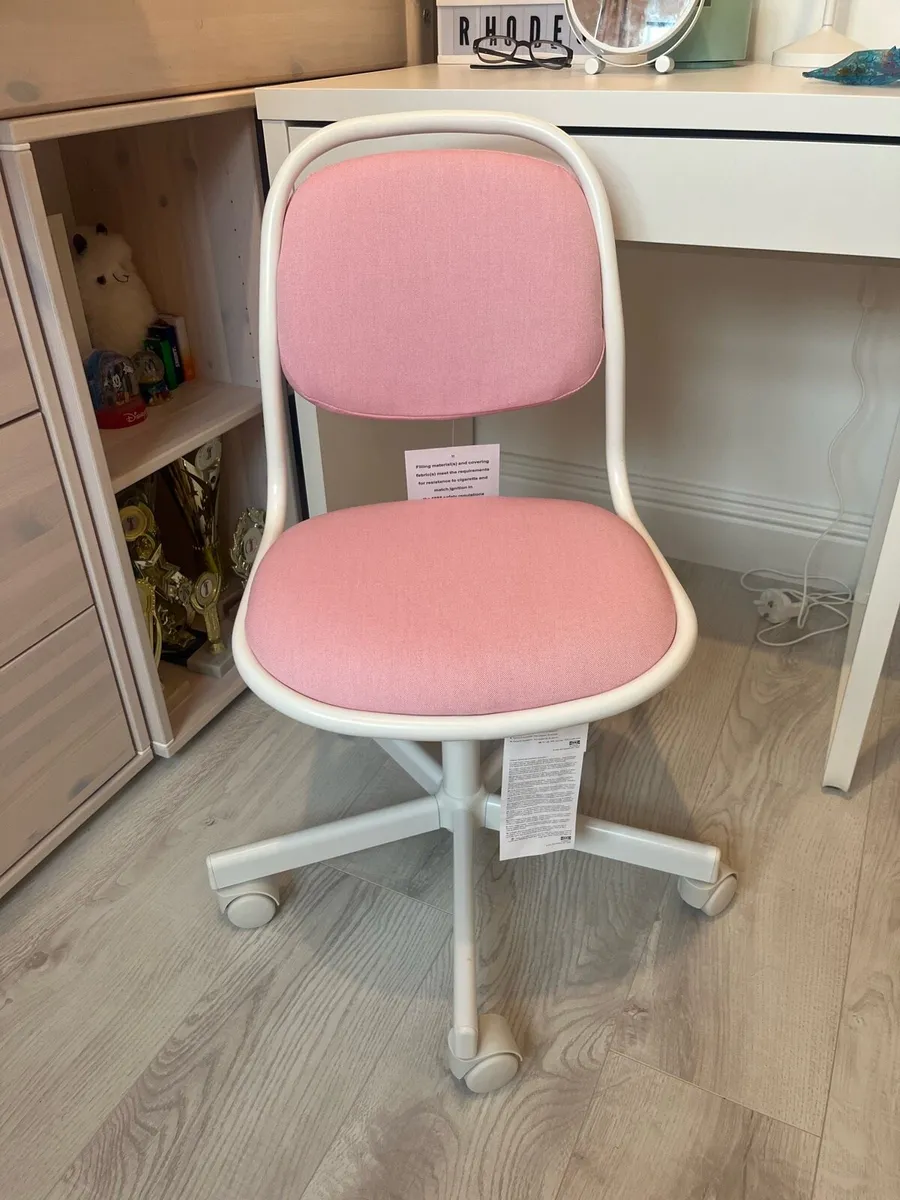 Child’s chair - Image 1