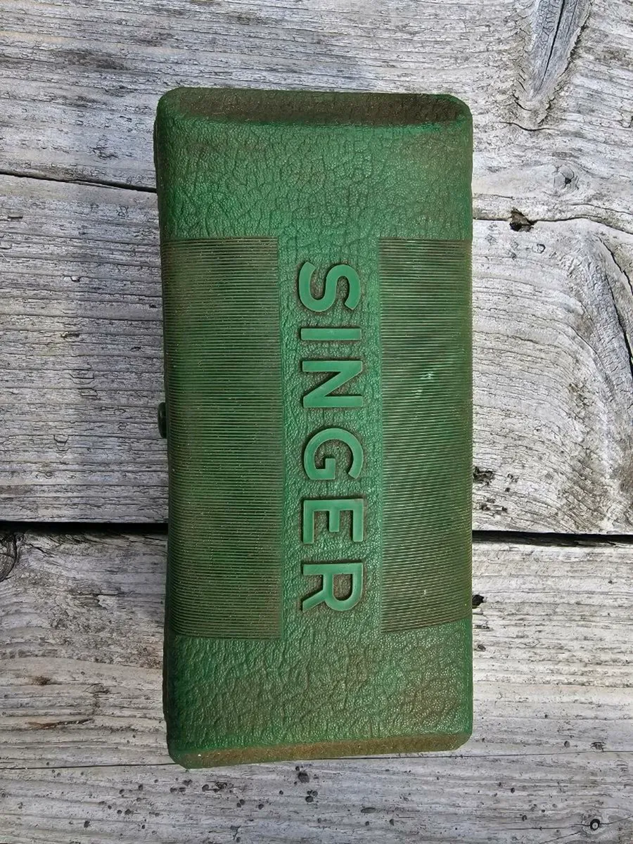 Singer buttonholer - Image 2
