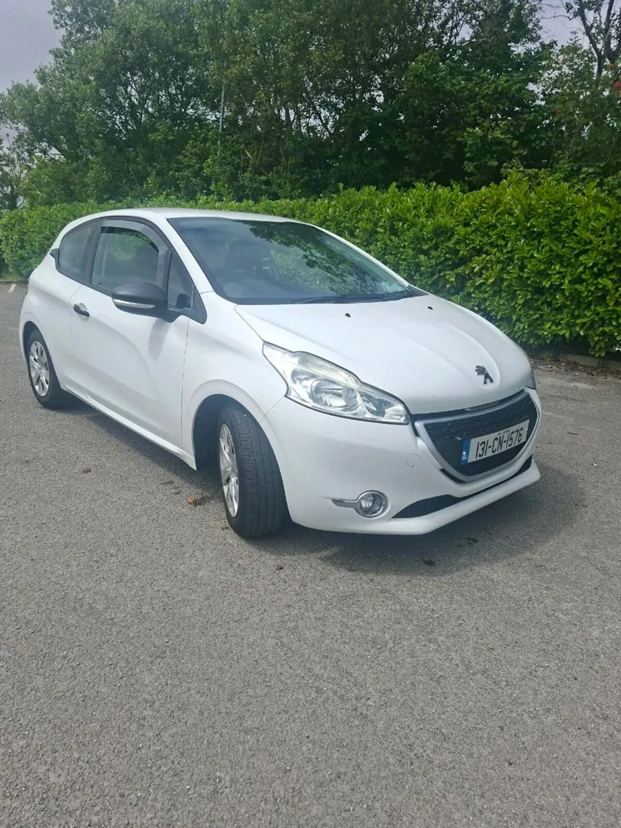 **131 peugeot 208 ** - Image 1