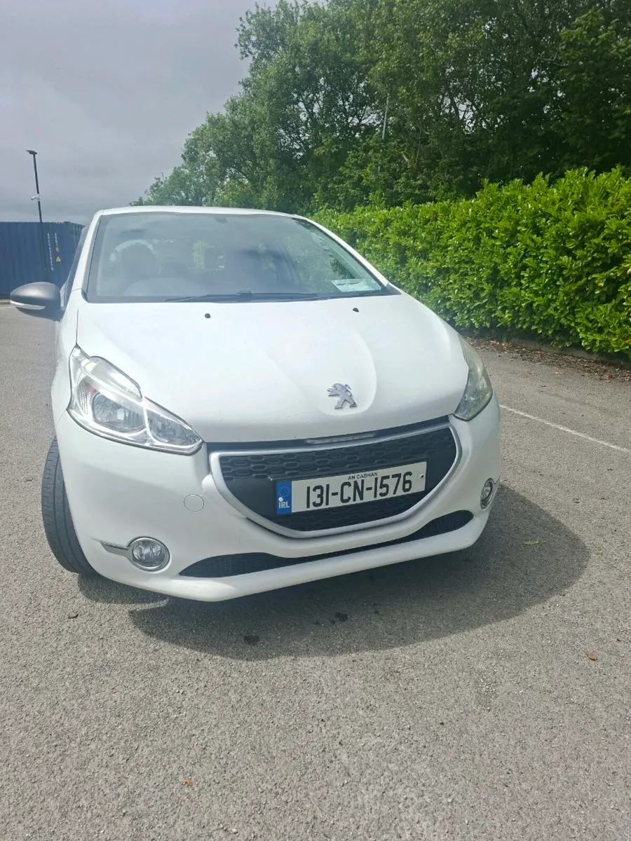 **131 peugeot 208 ** - Image 2