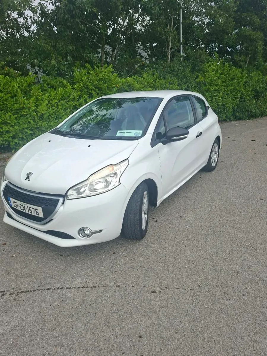 **131 peugeot 208 ** - Image 3