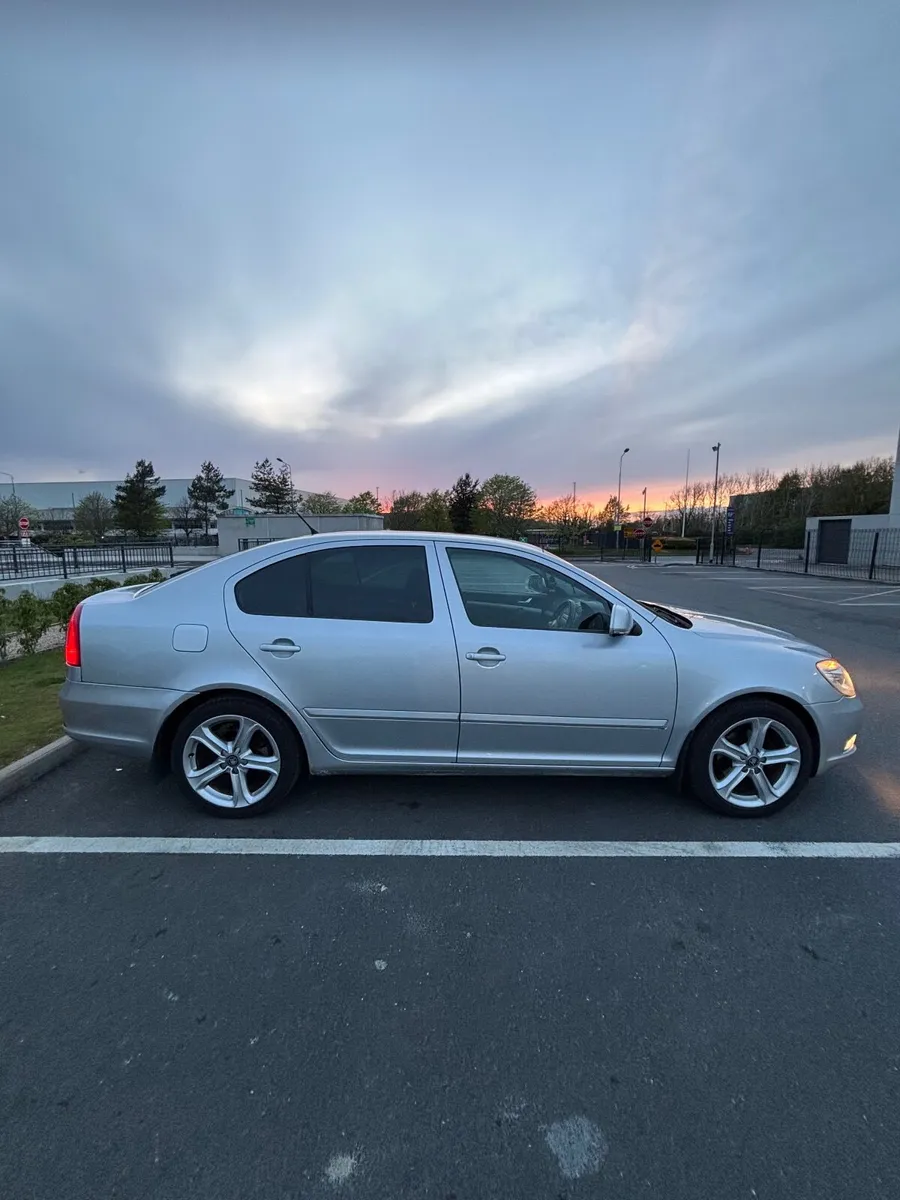 Skoda Octavia 2010 - Image 2