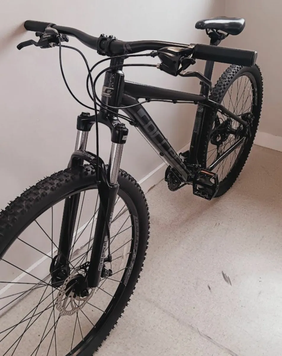 Carrera Vengeance Mountain bike that's like new - Image 2