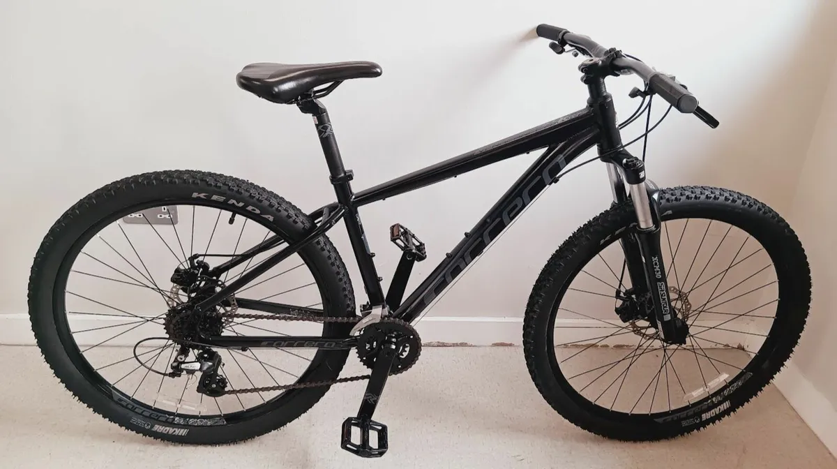 Carrera Vengeance Mountain bike that's like new - Image 4