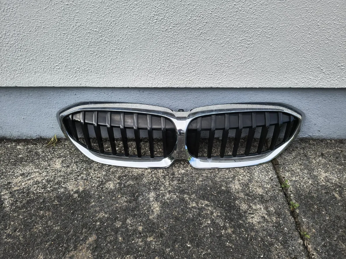 BMW 3 Series Front Grill - Image 1