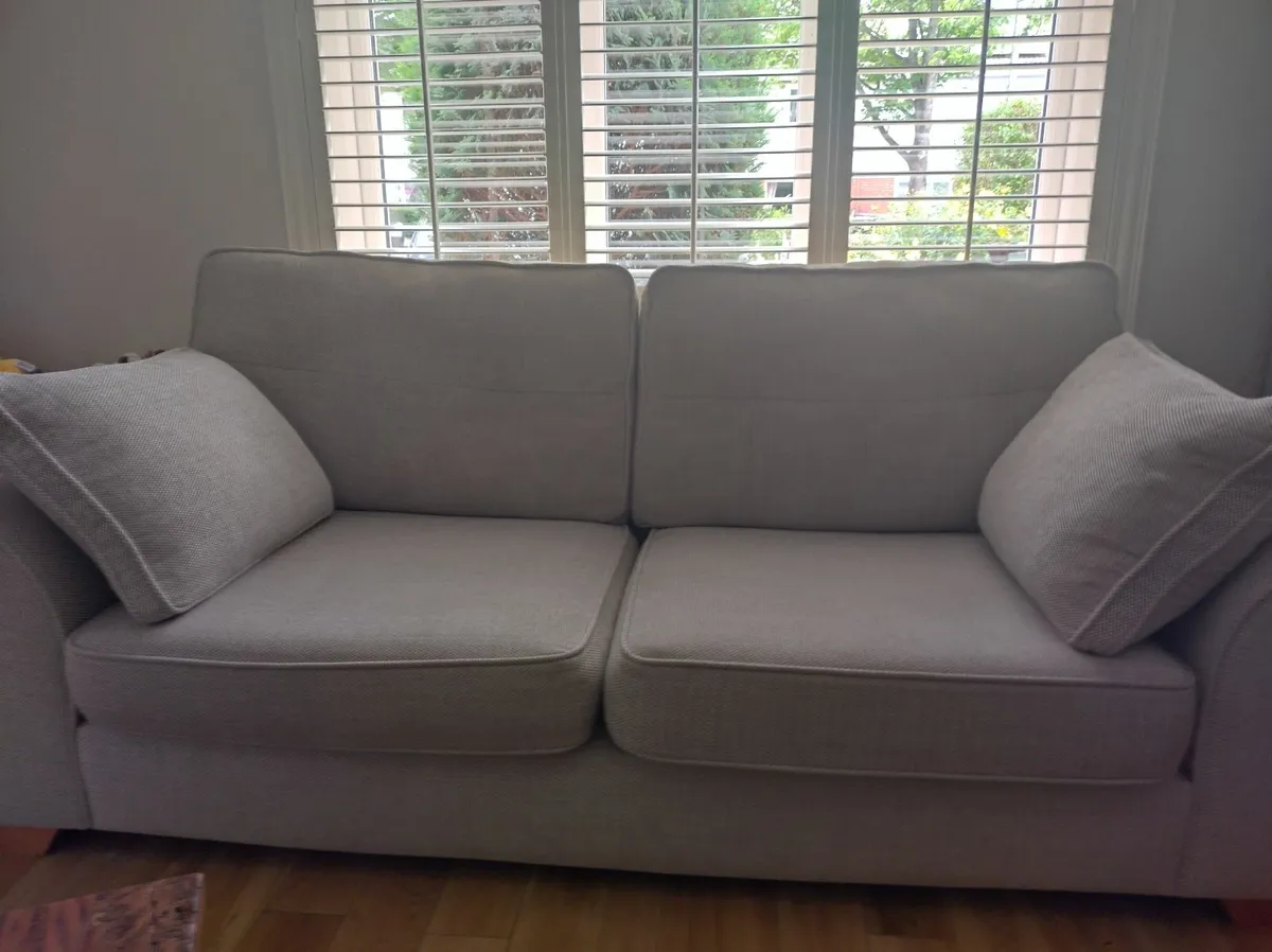 Suite of furniture - Image 1