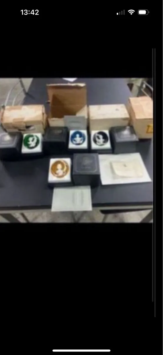 4  pinches baccarat commemorative paperweights - Image 1