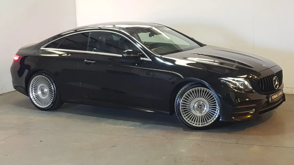 Mercedes-Benz E220 AMG PREMIUM PLUS -- 2019 - Image 4