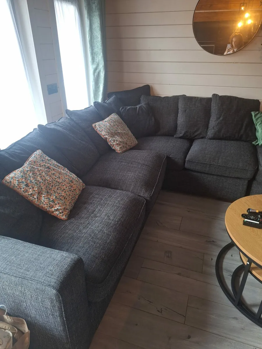 Couch - Image 2