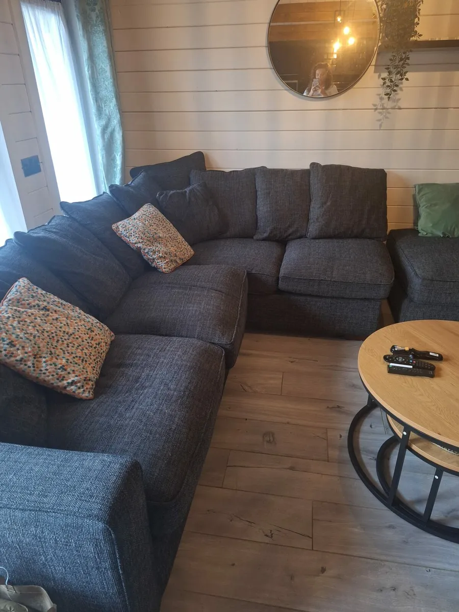 Couch - Image 4
