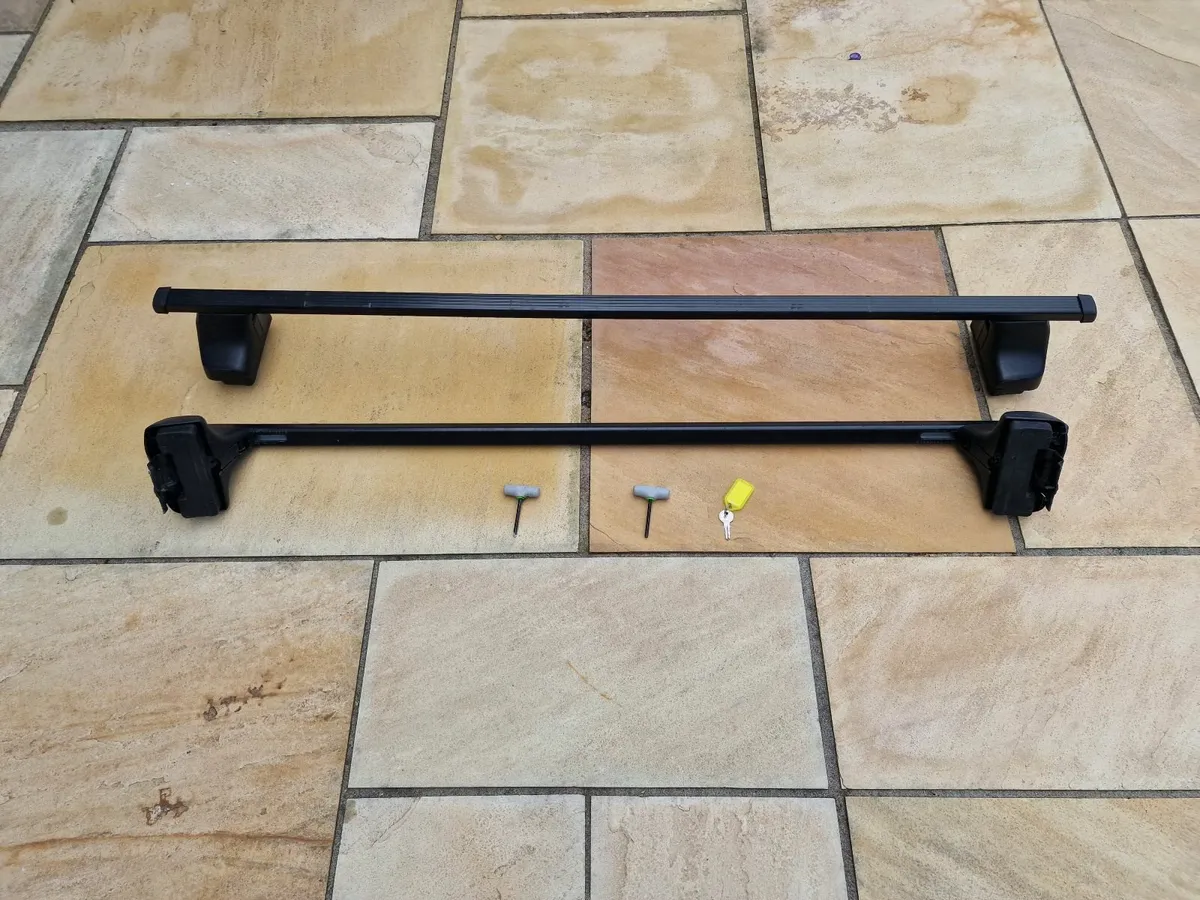 Thule Roof Bars for Nissan Qasqai 2013 - Image 1