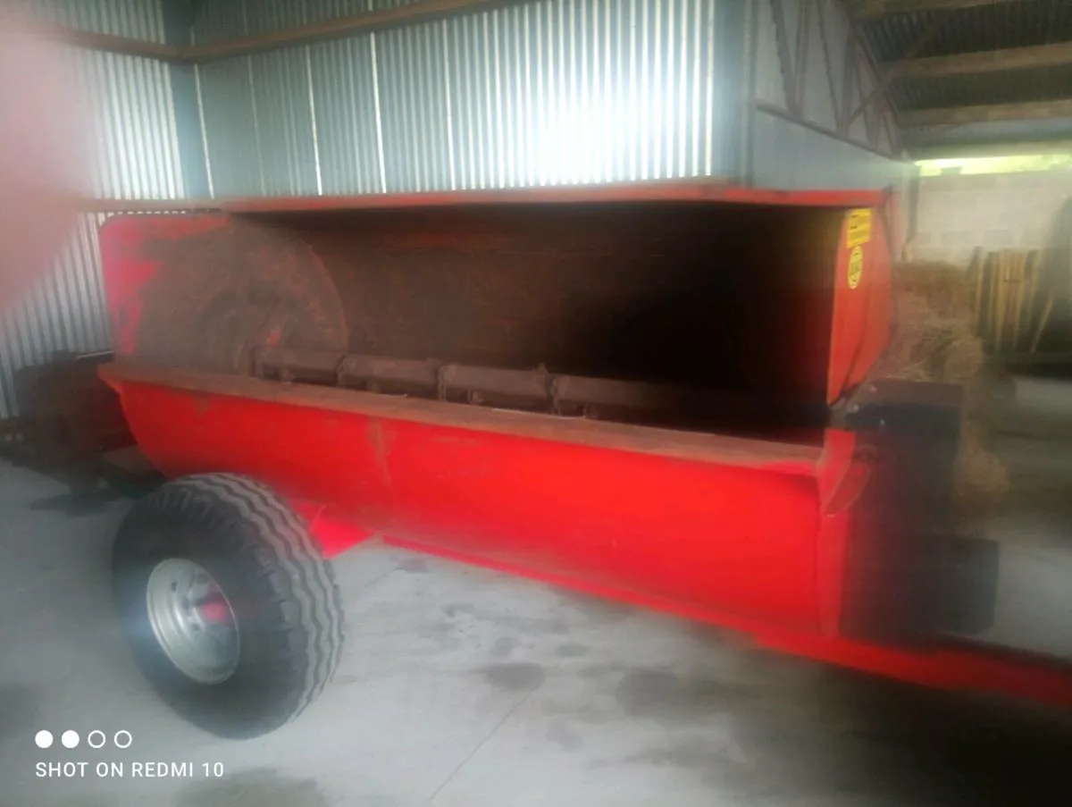 4 cu/m Muck Spreader