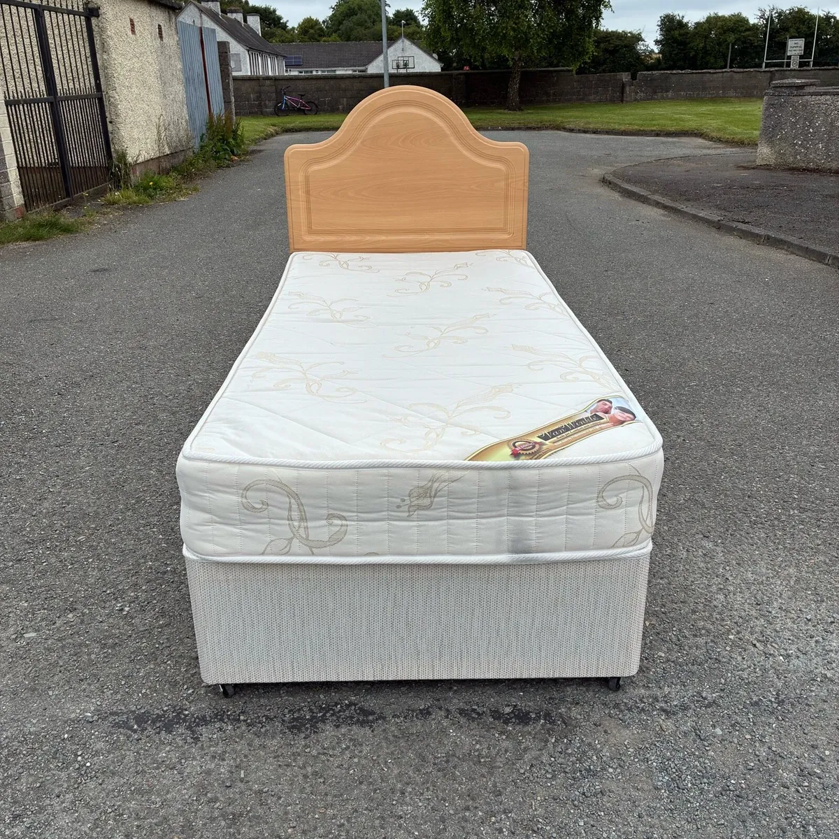 Single bed with Mattress & Headboard - Image 1