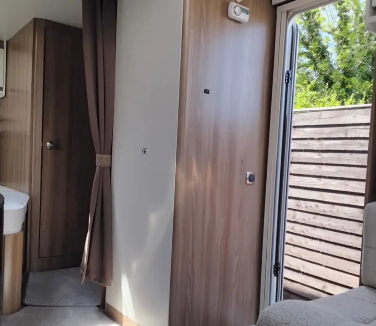 Caravan - Image 3