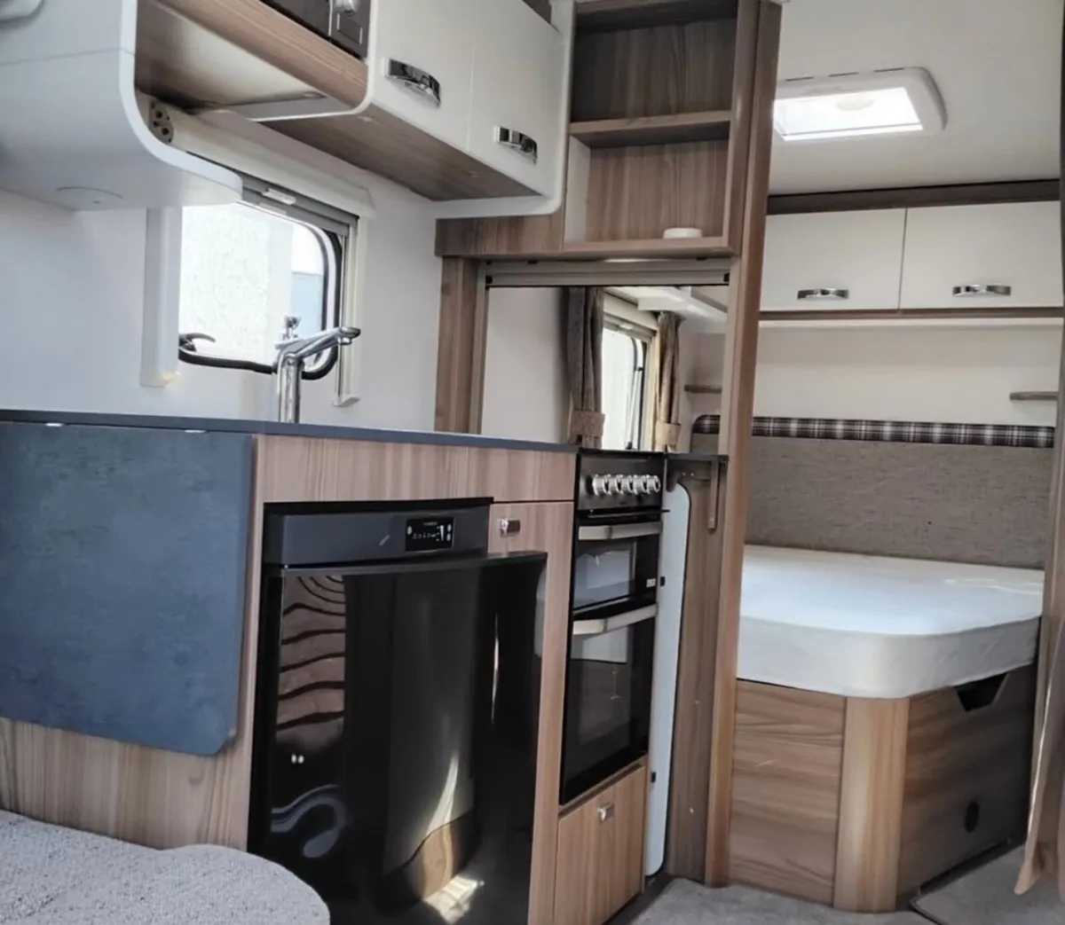 Caravan - Image 4